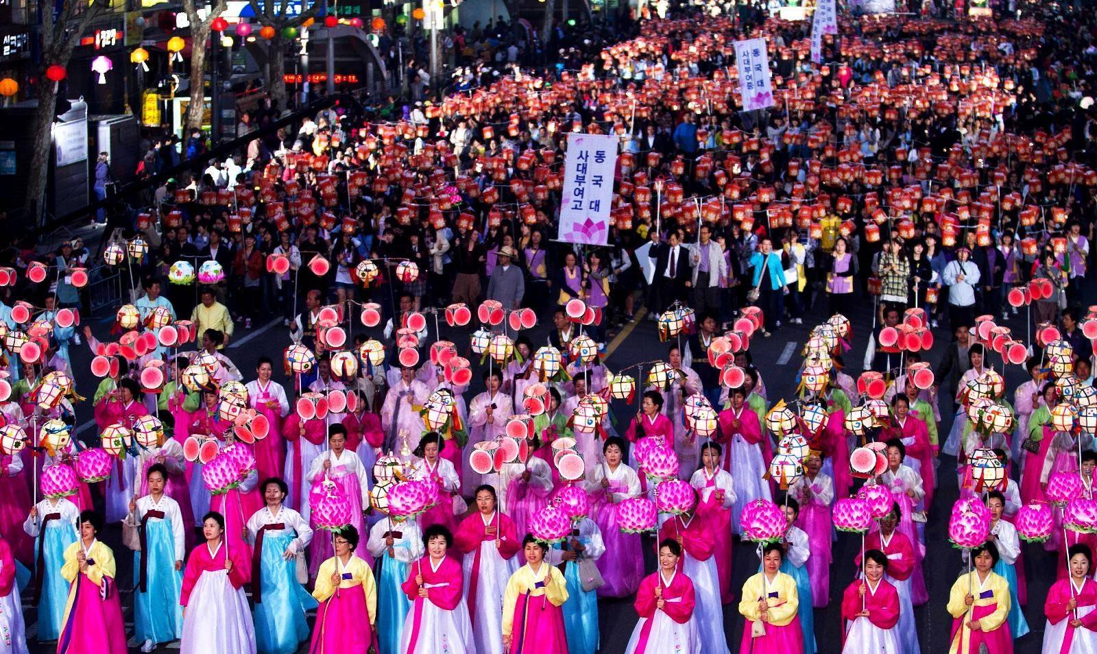 事实上,直至今日,韩国的"燃灯会"与中国的元宵节仍有诸多相似之处