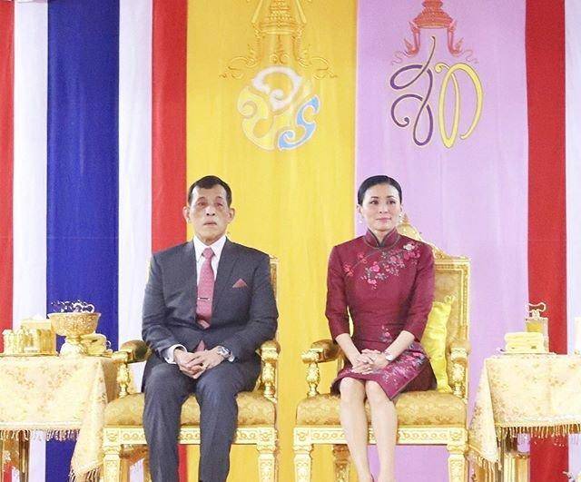 与此同时,苏提达王后在12月6日访问泰国的中国城,再次展现了她的风采.