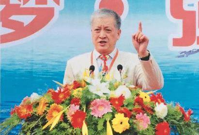 2000万美元买回航母,转身捐给国家,公司破产后现在过得怎样