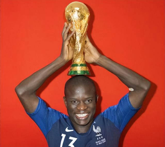 法国队欧洲杯首发阵容或将调整,中卫悬念成焦点_坎特_姆巴佩_位置