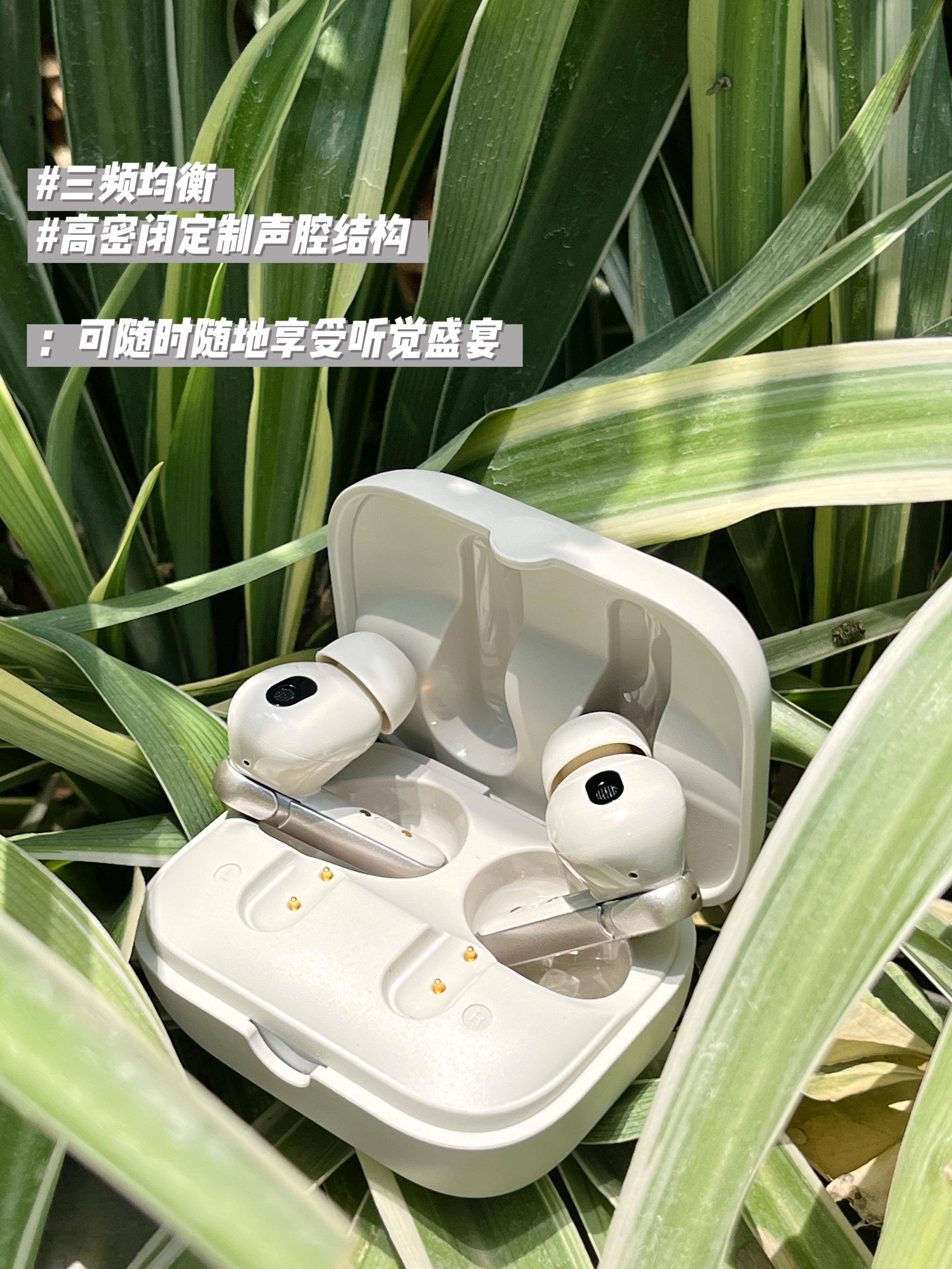 魅蓝blus e pro开箱耳机盒三个月牙呼吸灯看起来特别像一个笑脸