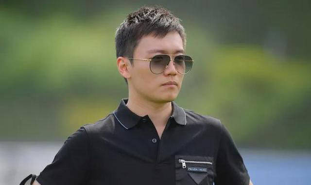 国米风波:张康阳面临新挑战,历史惊人的相似性!