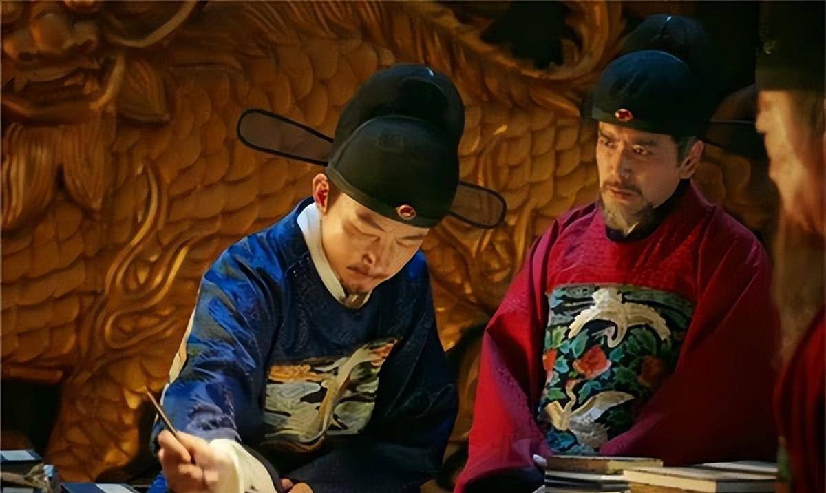 明朝的官员如何区别他们的品级?看看他们衣服的颜色和图案