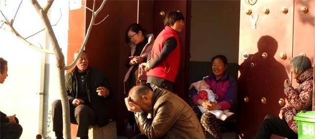 2003年安徽村民遭雷击烧死,下葬两年后死而复生,警察:死者是谁