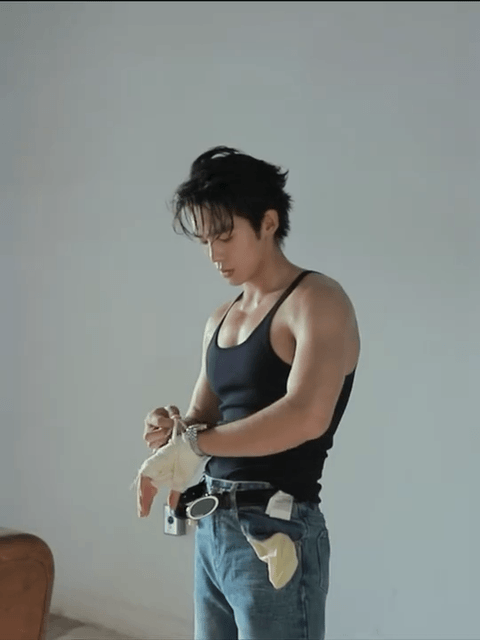 于适凭一己之力掰正内娱审美,9亿少女的梦一夜之间换主_男人_泰勒