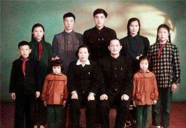 上将洪学智妻儿现状,百岁妻子不忘初心,儿女接力革命事业