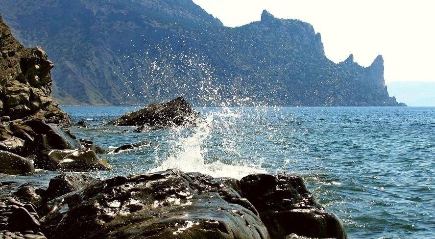 摩西击石出水的地方是哪里?有什么神话传说记载?发生了什么?