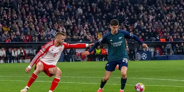 相比之下,多特蒙德整季徘徊在四五名位置,最终排名第五.