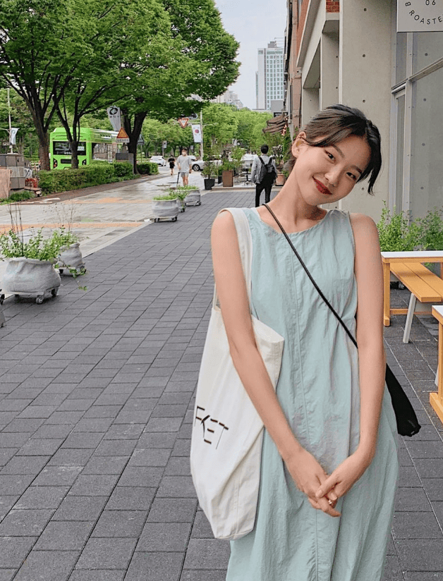 ins时尚博主kimehwa的甜美攻略:清新元气穿搭指南