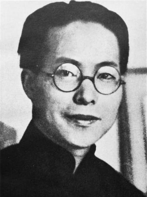 沈从文住进精神病院,发妻始终未探望,临终前他虚弱地说:对不起