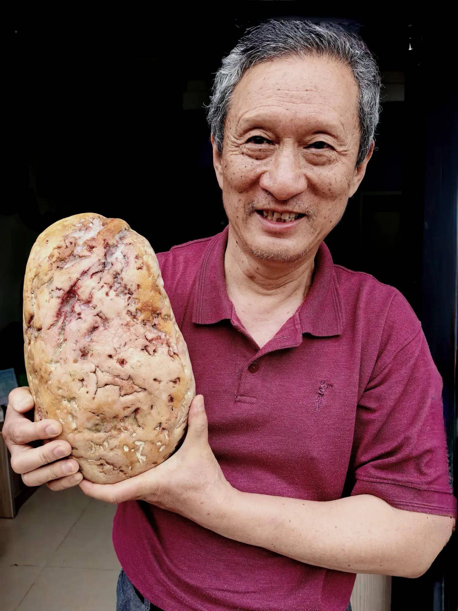 湖北宜昌花溪路现奇石文化馆,屈原魂,浮水石,动物牙化石亮人眼