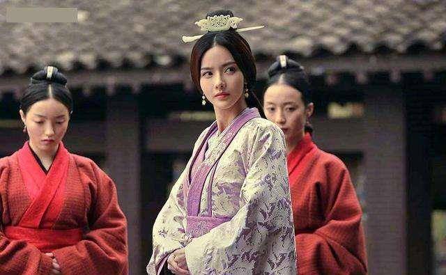 从这个方面来看,关羽的妻子应该是一个伟大的女人,她能够帮助关羽做好