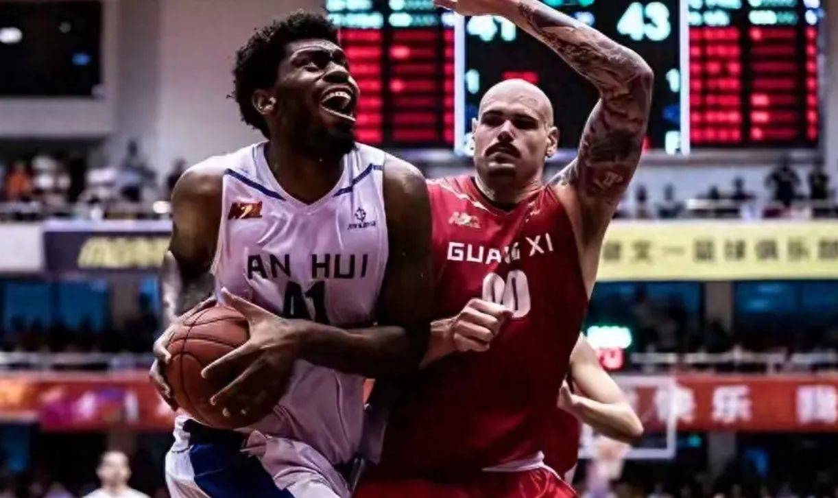 青岛弃将三进宫文一!他也曾是联赛顶级大外,下赛季能重返cba吗