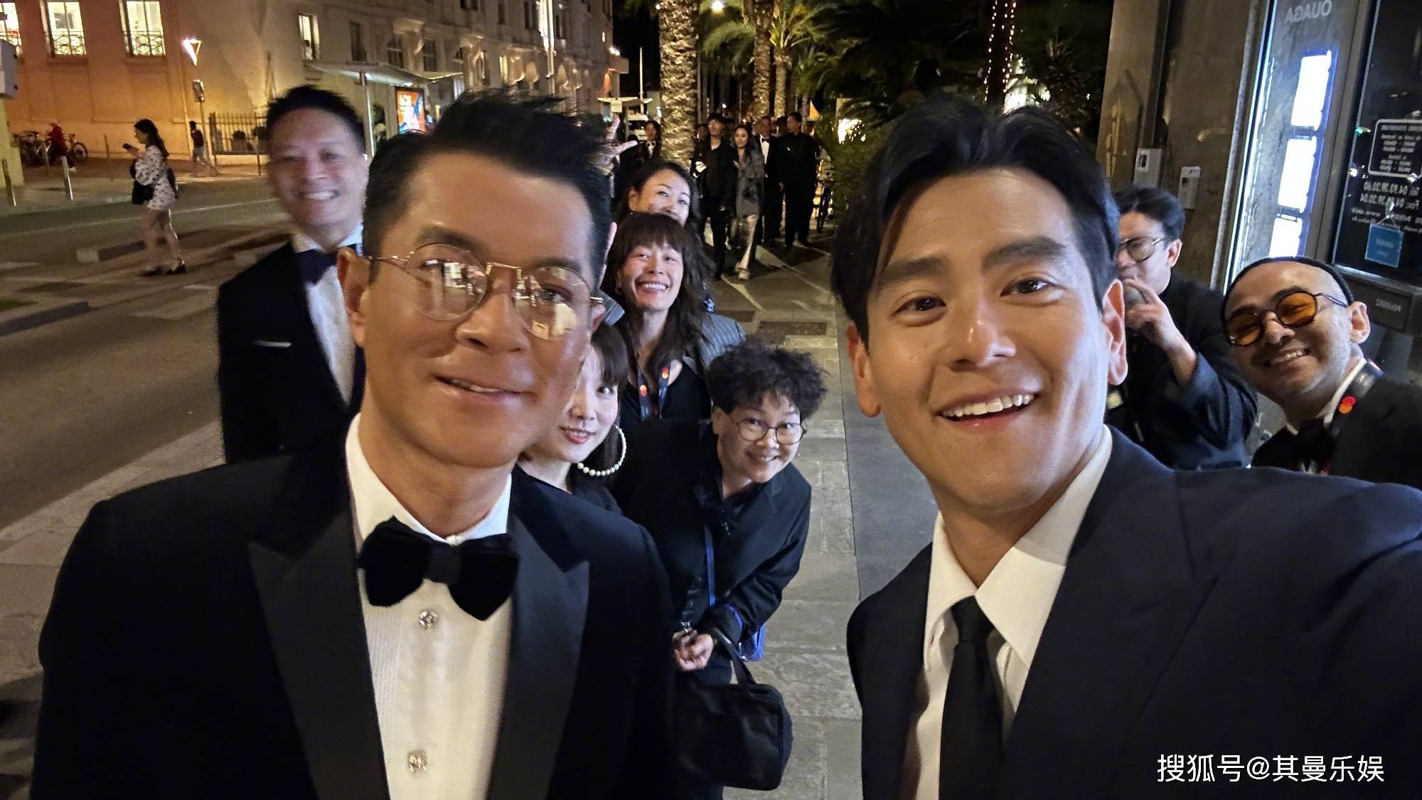 彭于晏戛纳众星合影曝光,扮鬼脸萌态尽显,大男孩气质引热议!