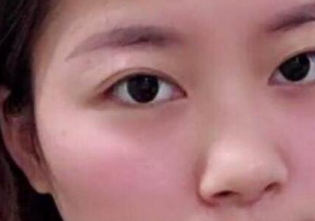 拜托,双眼皮都没有就想撩男神?