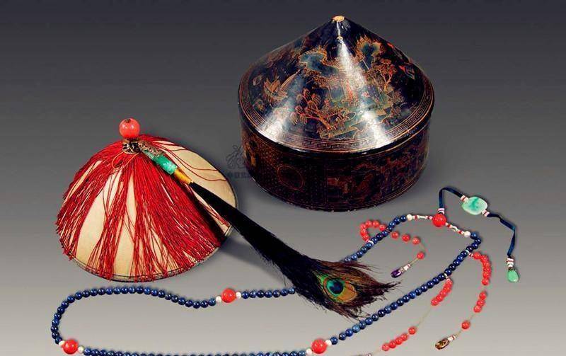 清朝官帽讲究大,带错了是要杀头的,瓜皮帽原来是明朝人发明的