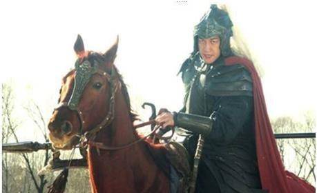 吕布在白门楼见曹军攻急,大势已去,于是令左右将他的首级交