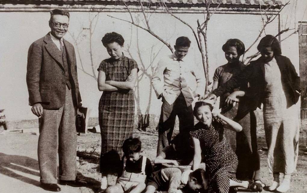 林徽因:穿旗袍爬梁上柱,孙子说她脾气暴躁,被学生"鸠占鹊巢"
