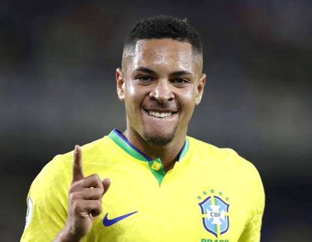 巴西天才球员罗克即将离开巴萨,身价达6000万欧元,原因惹怒哈维