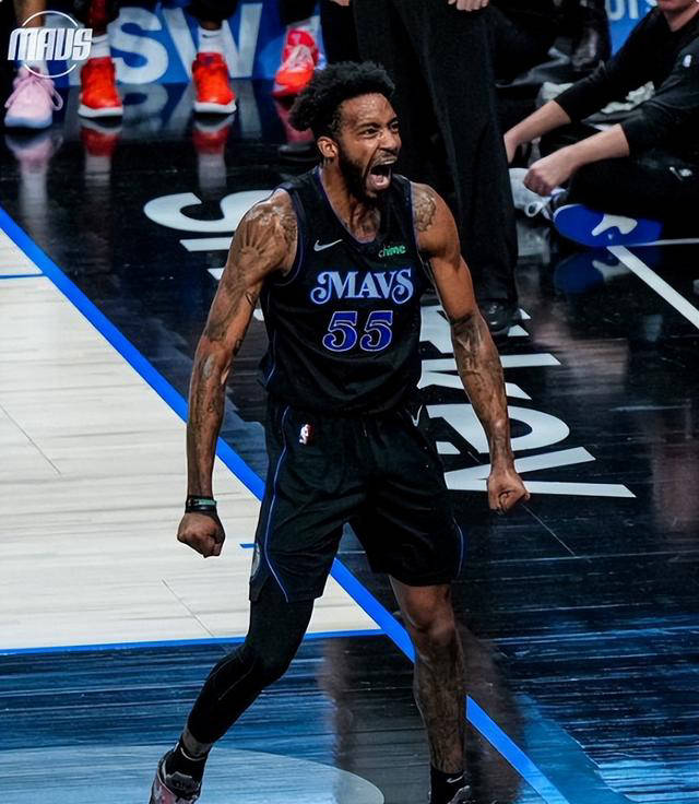 在本赛季的关键一役中,小德里克·琼斯仅拿着270万美元的年薪,全场9投