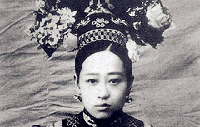 "晚清第一美人"四格格:慈禧照相总带她,受尽宠爱为何困苦一生