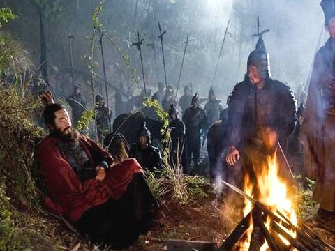 赤壁曹军战败并不是因为火攻,这个才是关键原因;曹操或主动撤军_三国