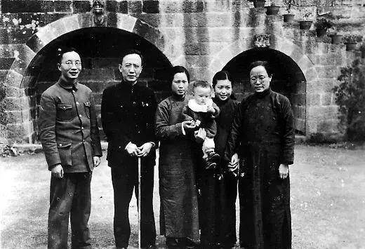 姐姐因他而自杀,这个民国才女的结局太过凄凉_郭沫若_于佩琛_于立群