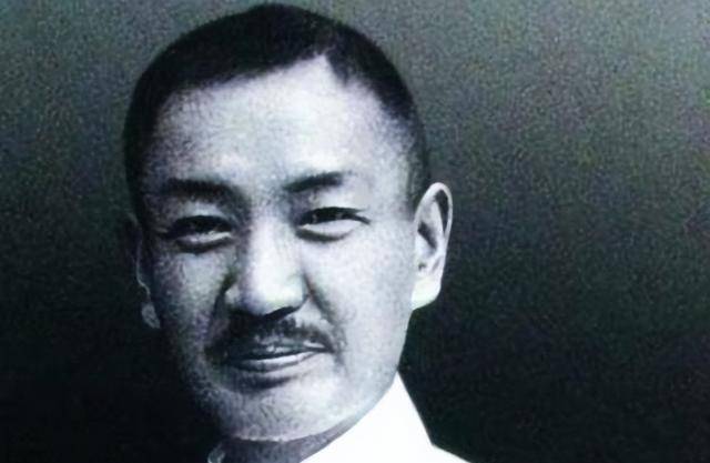 蒋纬国找戴季陶问生父是谁,戴季陶笑着拿出镜子,蒋纬国顿时大悟