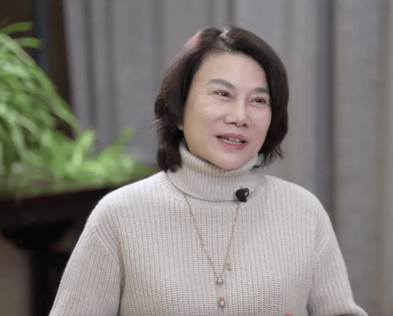 董明珠说:"不要生气,生气没有意义,做人不要期望人人都理解你.