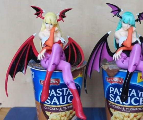 当泡面碰到手办,你选谁?初音未来太可爱,碰到高达不想走