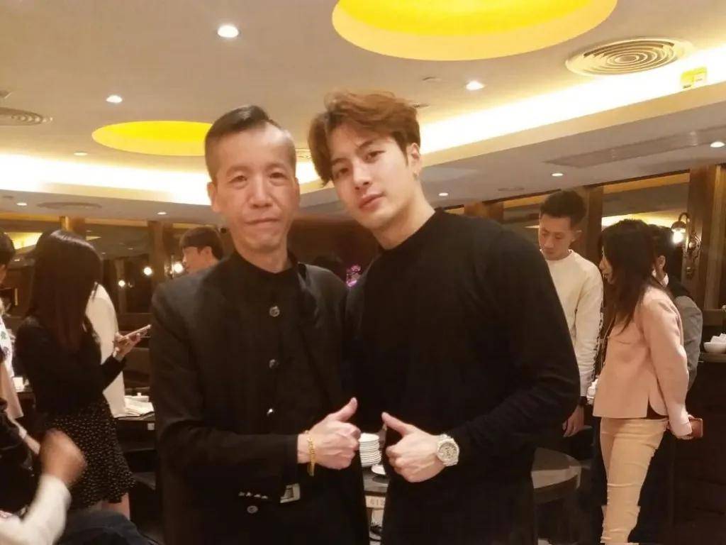 王嘉尔何超莲:来香港请吃.