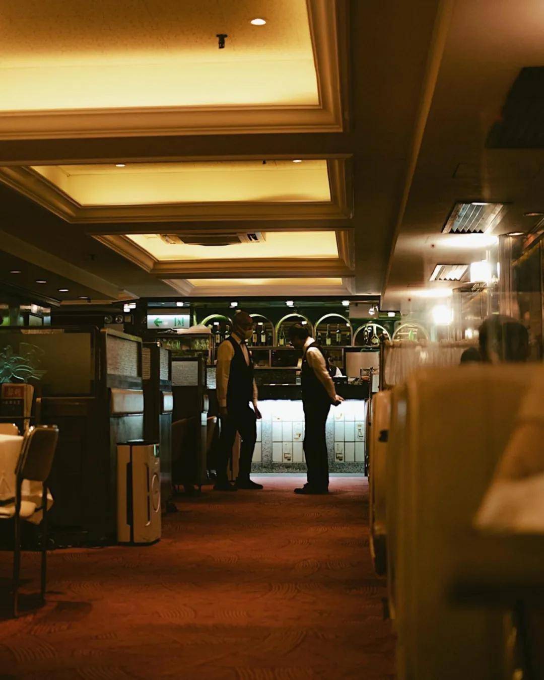 王嘉尔何超莲:来香港请吃.