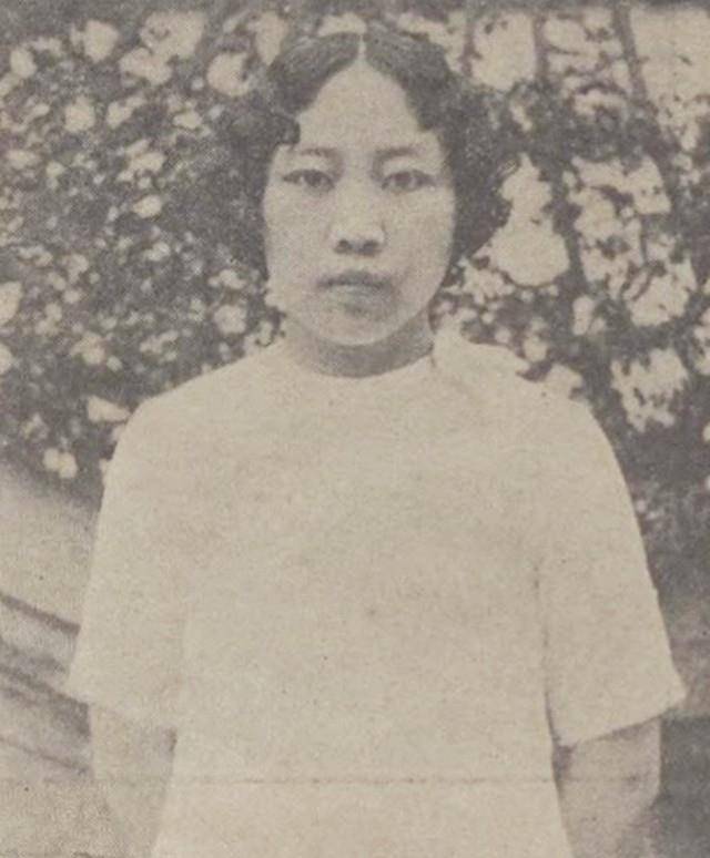 "鉴湖女侠"秋瑾32岁英勇就义,留下2个子女,结局如何?