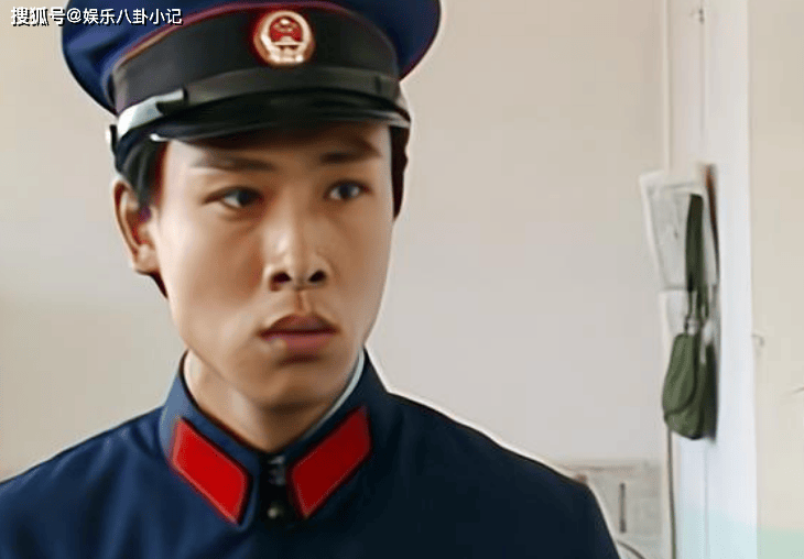 剧《便衣警察》,在剧中饰演蒙受冤屈,却依旧坚持信念的警察周志明一角