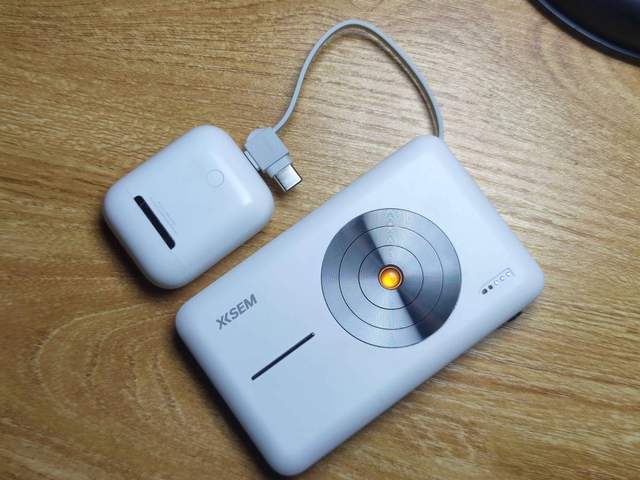 西圣PB充电宝:无线充电新纪元,便携高效的出行伴侣