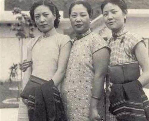 孟小冬的扮相和唱腔丝毫不输这些大角,此时的孟小冬在坤生中已经有了