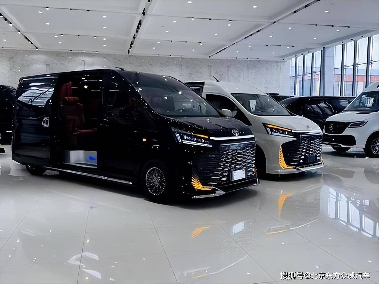 划分为黄牌与蓝牌两种车型,一般所包含的座位数为丰田海狮6座-13座