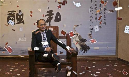 赌王,曾一次赢600万,因出老千被发现,身高短了40公分_尧建云_杨红光