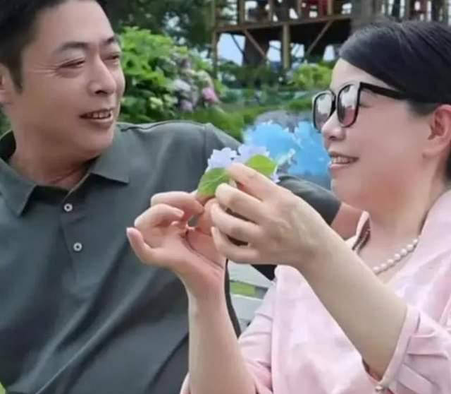 感人至深!邓博高调认亲回归原生家庭受称赞,郭威成长环境引发热议