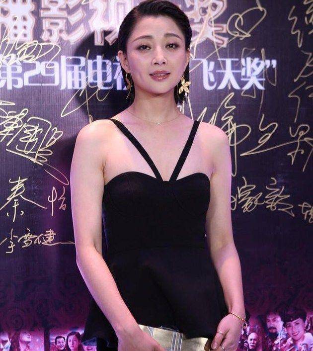 她年轻时迷死一大片男人,今41岁素颜仍很美,却不结婚不生孩子_殷桃