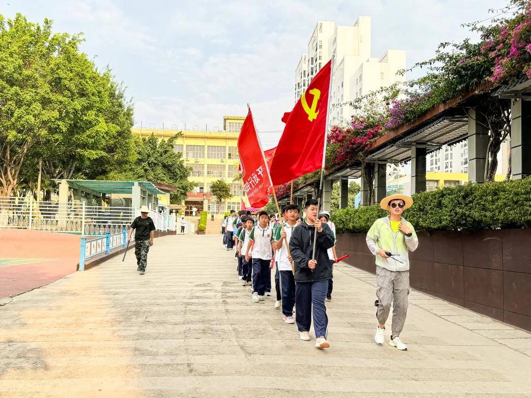 校园活动—开远行知学校开展红色踏青之旅