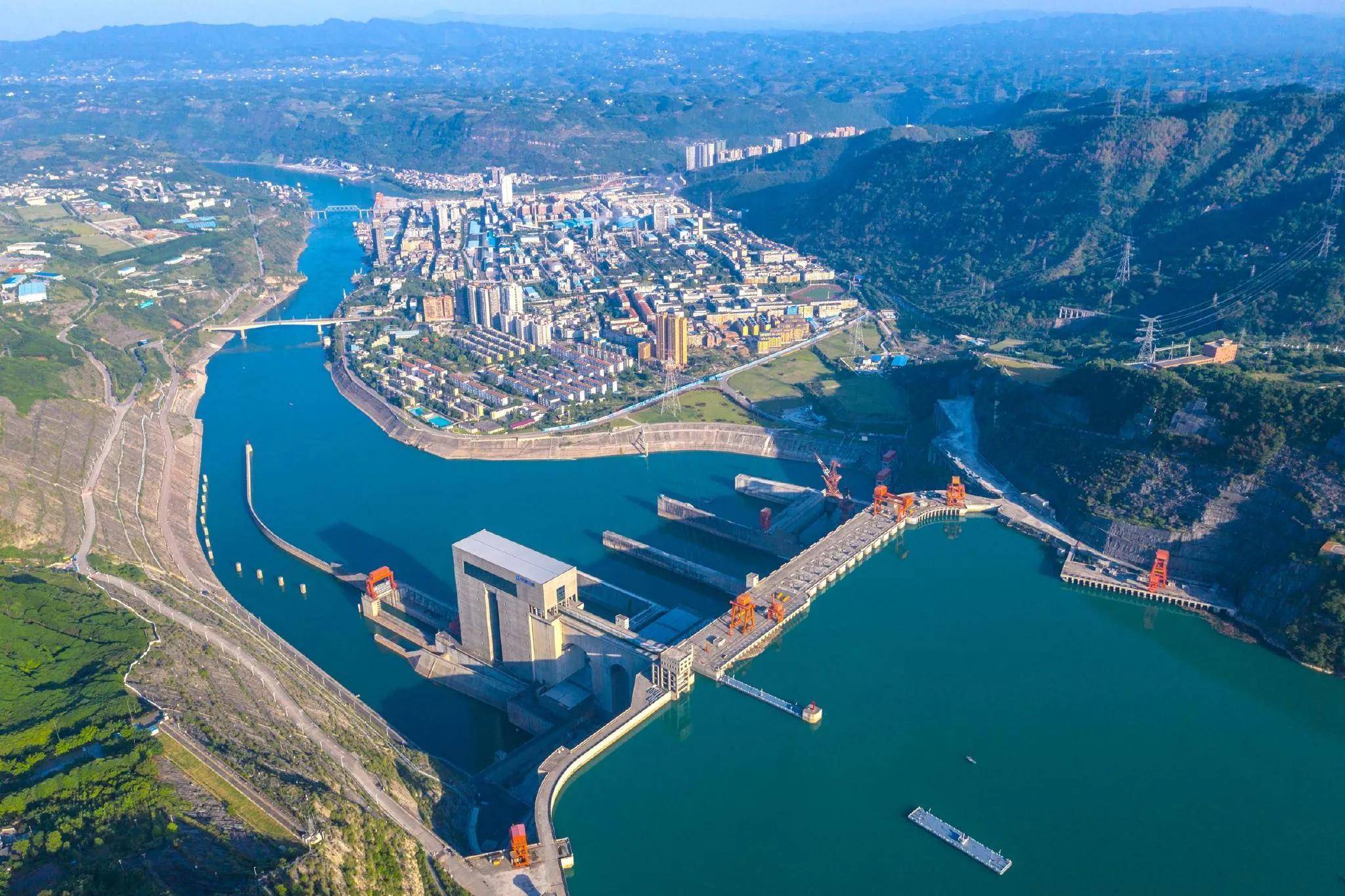 向家坝水库下的水富城区体量微弱限制要知道,尽管就个体而言,水富很富