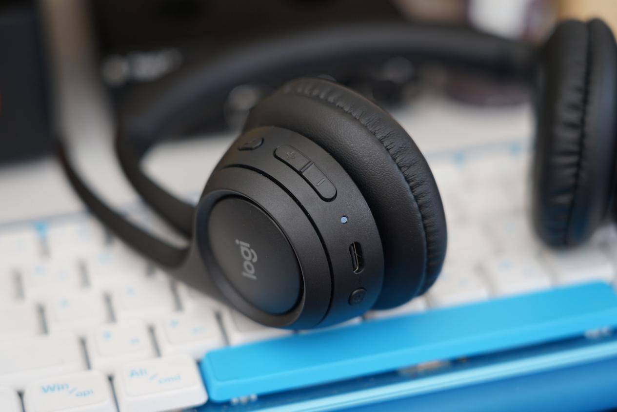 小巧精致,一机双拖,连麦清晰:罗技zone 300头戴式无线耳麦分享