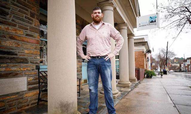 罗曼罗兰道:"世界上只有一种英雄主义,那就是了解生命而且热爱生命的