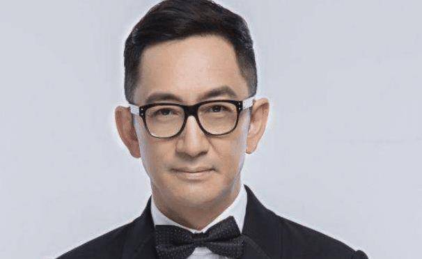 吴启华拥有不俗的形象,也拥有着幽默搞笑的性格,被人称是开心果