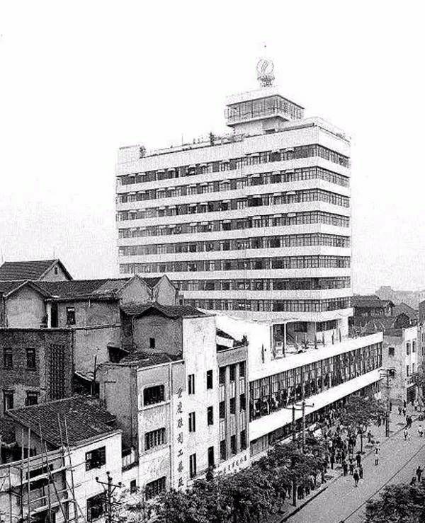 二十三,石门大桥二十二,人民大礼堂二十一,解放碑二十,缆车十九,江北