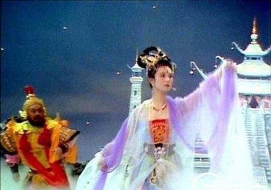 天蓬元帅手下掌管10万天兵,嫦娥不过一舞女,为何却配不上她?