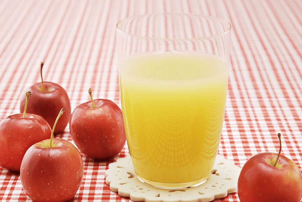 但榨汁后的苹果汁中这种纤维几乎完全丧失,这就意味着它对于改善肠道