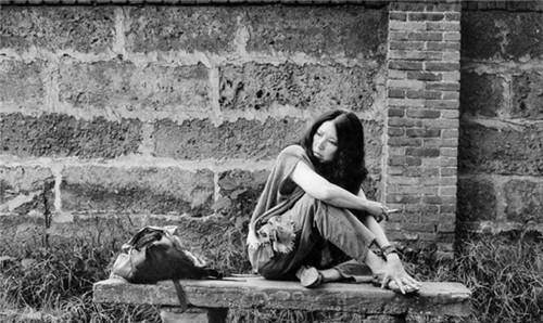 三毛初恋舒凡:为逼对方娶自己,休学出国,2人结局却完全对调