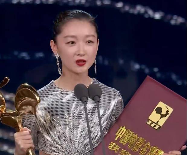 同为"四小花旦",关晓彤魅力不及周冬雨实力,关晓彤落伍了吗?